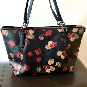 COACH AVA HALFTIME TOTE IN POPPY FLORAL